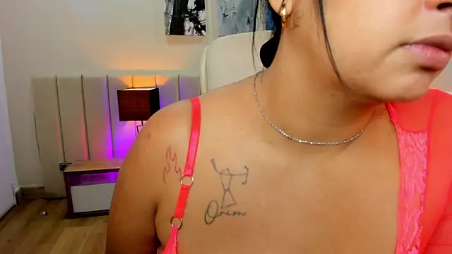 DaniRousse online show from February 1, 2026, 6:50 pm