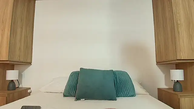 Milkdulce1 online show from October 6, 2025, 8:17 pm