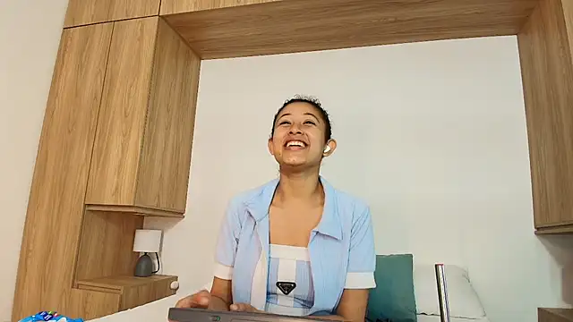 Milkdulce1 online show from October 8, 2025, 7:33 pm