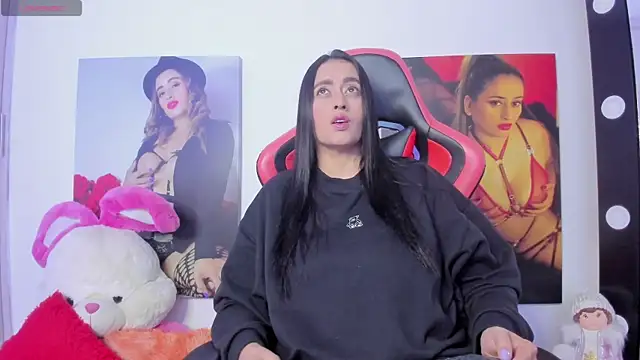 vaiolet triana online show from March 7, 2025, 1:40 pm