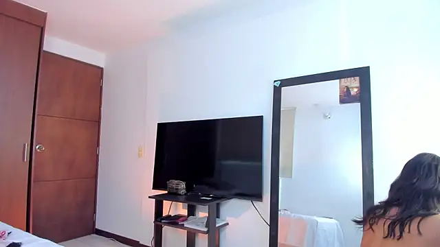 Snapshot of Aleja_arango1 chatting on May 1, 2026, 3:49 pm Aleja arango1 online show from May 1, 2026, 3:49 pm