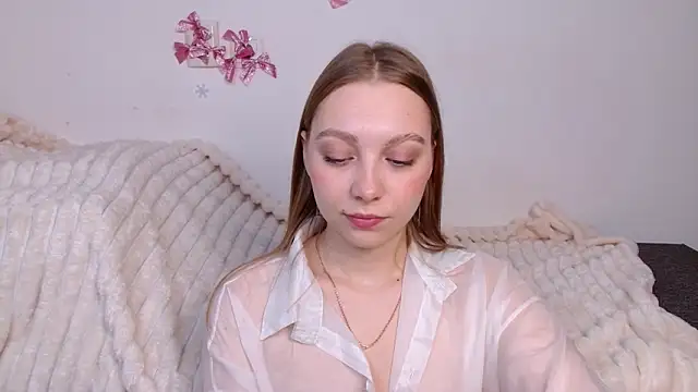 bellaa love  online show from March 18, 2026, 11:19 pm