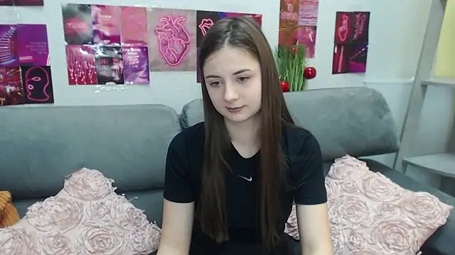 MilanaRoza online show from April 23, 2026, 4:57 am