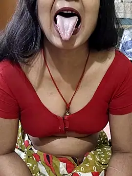 yoursweety09 online show from April 21, 2026, 9:37 am