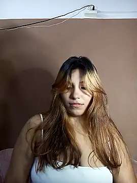 naomililu online show from April 22, 2026, 3:20 am