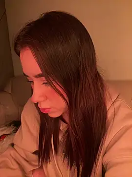 Snapshot of Im_Valen_Cute chatting on May 17, 2026, 1:47 am Im Valen Cute online show from May 17, 2026, 1:47 am