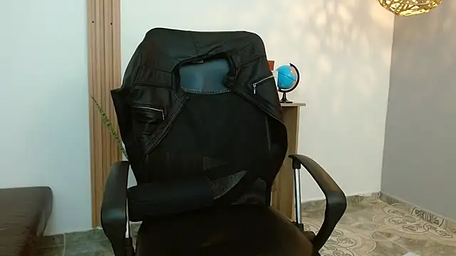 Reiko 85  online show from February 11, 2025, 9:25 pm