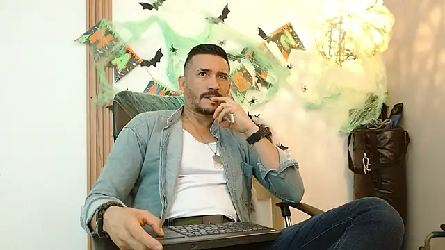 Reiko 85  online show from October 14, 2025, 3:02 pm