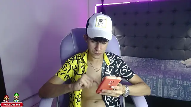 Dyla n18 online show from January 21, 2025, 11:45 pm