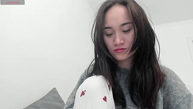 aenie online show from March 11, 2025, 8:20 am