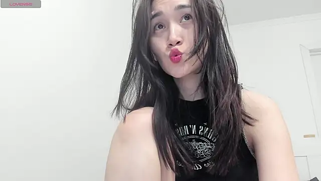 aenie online show from March 12, 2025, 3:07 pm