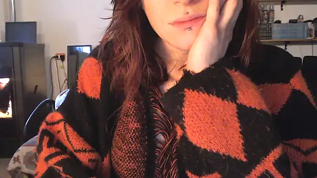 complicata mente online show from January 11, 2025, 11:23 am