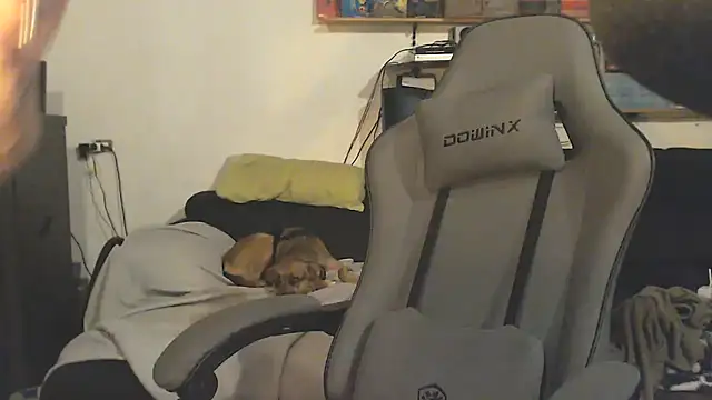 complicata mente online show from March 23, 2025, 3:21 am