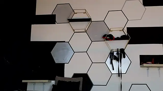 haileycat online show from February 18, 2025, 4:26 am