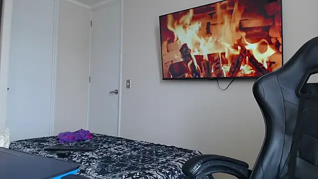 jonhklleyn online show from September 19, 2025, 5:57 pm