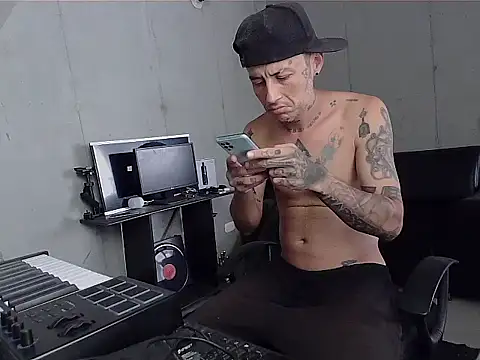 patrik tattoo  online show from February 6, 2026, 5:16 pm