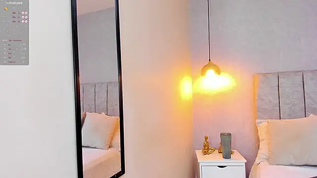 tutu milf online show from March 19, 2025, 10:20 pm