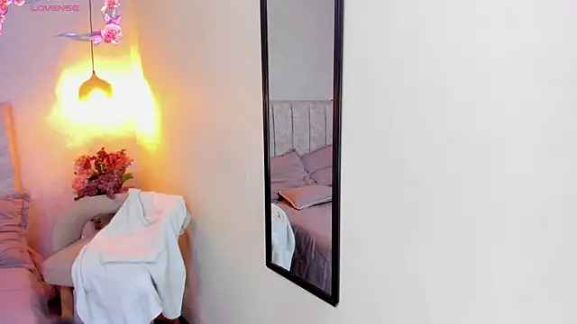 tutu milf online show from February 15, 2026, 12:03 pm