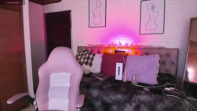 Kitty Pam online show from April 21, 2026, 8:23 pm