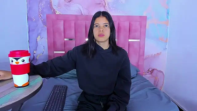 LizzMartin online show from December 12, 2024, 7:04 pm