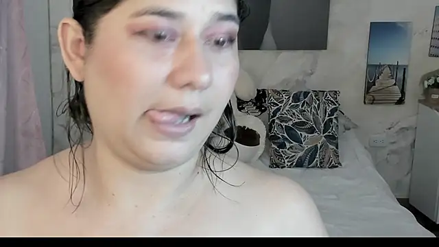 alinabozz1 online show from April 9, 2026, 4:45 am