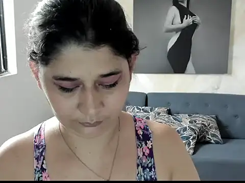 alinabozz1 online show from June 6, 2026, 9:41 pm