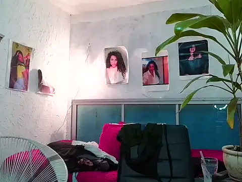 bellacrespalatina online show from March 24, 2026, 4:23 pm