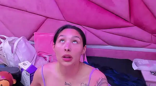 ChloeeTompson  online show from March 5, 2025, 2:46 am