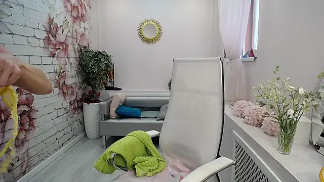 Snapshot of Cutie_Asya chatting on June 9, 2026, 4:24 am Cutie Asya online show from June 9, 2026, 4:24 am