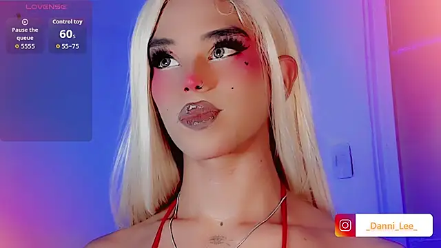 DanniLee  online show from November 24, 2025, 10:09 pm