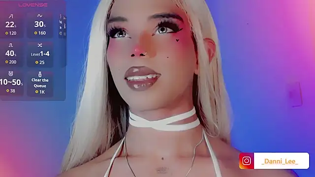 DanniLee  online show from November 25, 2025, 10:43 pm