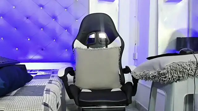 JuanDiegoKing online show from February 21, 2025, 4:59 pm