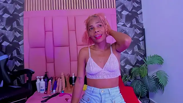 Brithanyslim online show from December 1, 2025, 12:54 pm