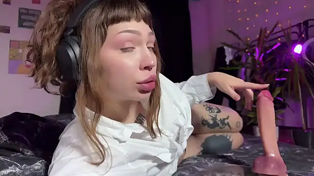 PaulaPratt online show from December 13, 2024, 9:46 am