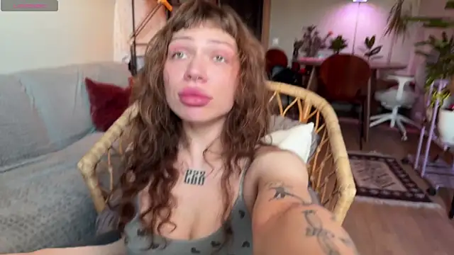 Snapshot of PaulaPratt chatting on June 5, 2026, 1:50 pm PaulaPratt online show from June 5, 2026, 1:50 pm