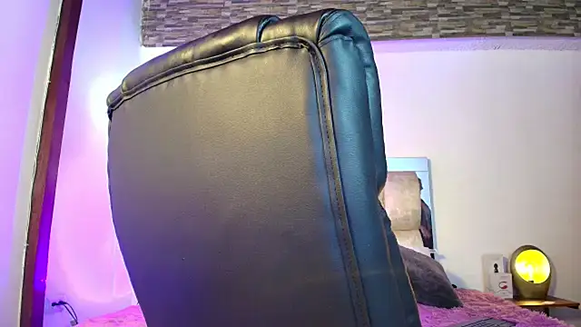 dakota Robbins  online show from February 9, 2025, 11:36 pm