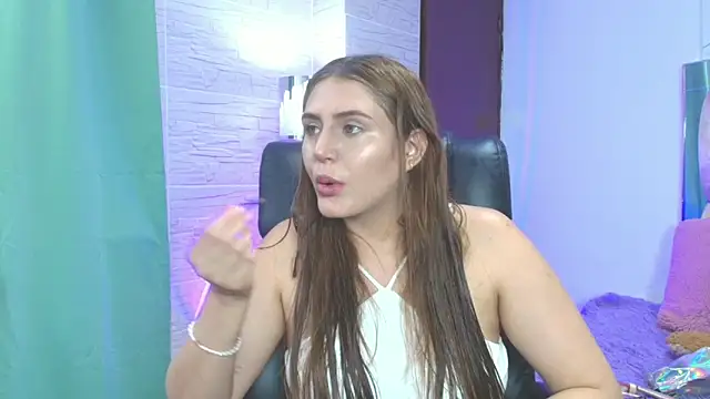 dakota Robbins  online show from September 27, 2025, 8:25 pm