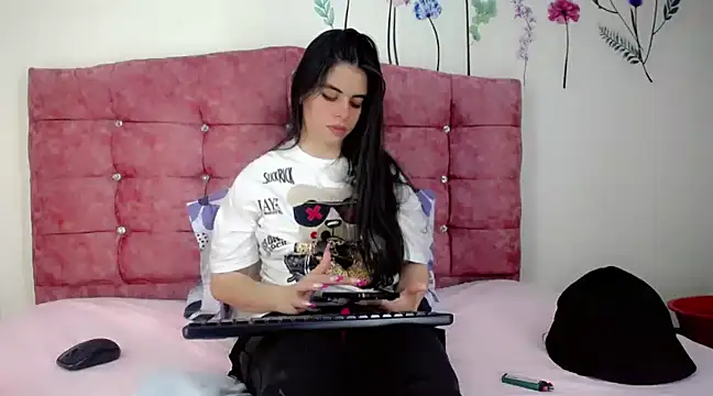 Madisson Ivanova online show from December 14, 2024, 1:28 am