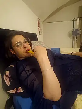 perla97 online show from February 6, 2025, 11:48 pm