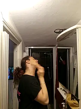 perla97 online show from March 6, 2025, 8:16 pm