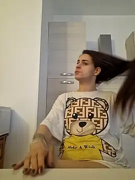 perla97 online show from October 27, 2025, 1:04 pm