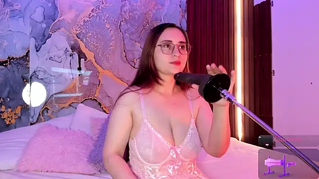 centaurigirl online show from October 21, 2025, 3:51 am