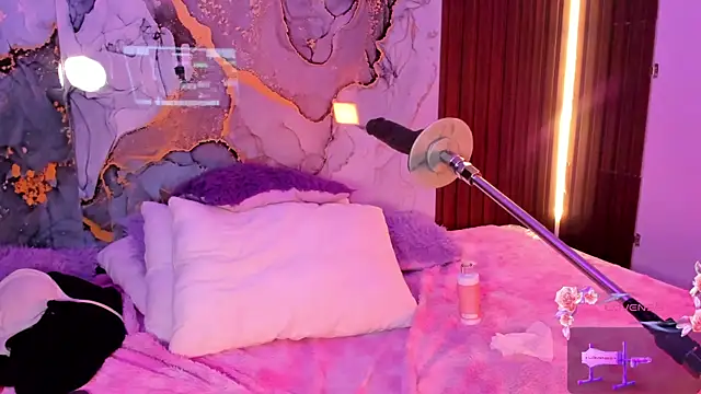 centaurigirl online show from November 23, 2025, 4:34 am