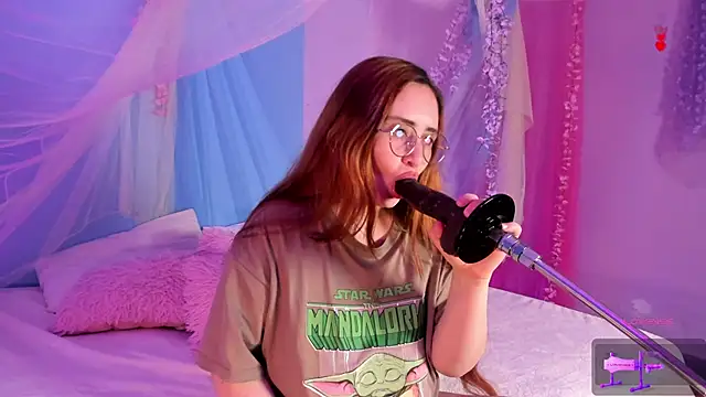 centaurigirl online show from April 22, 2026, 3:53 am