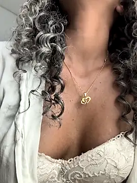 Amaliu  online show from February 21, 2025, 10:59 pm