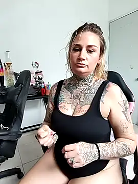 Lisacasandra online show from January 1, 2025, 7:53 pm