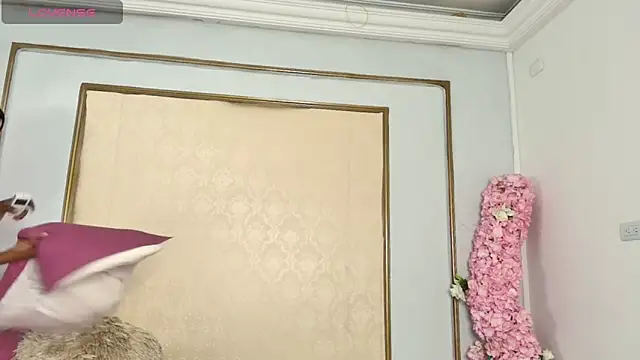 Roxxana-queen online show from April 21, 2026, 1:42 am