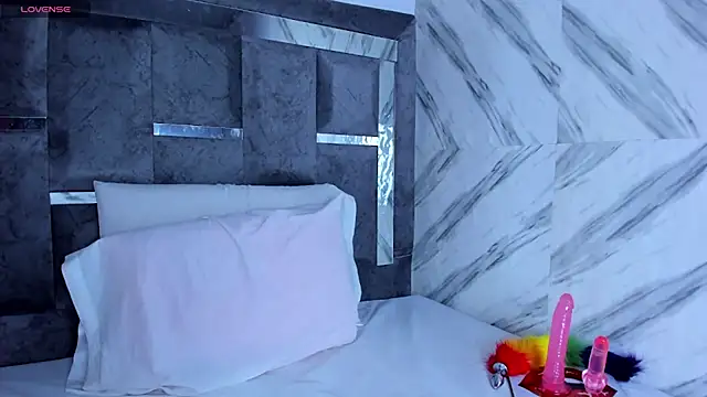 Petite amor2 online show from December 23, 2024, 7:30 pm