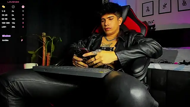 LyleBennett  online show from July 28, 2026, 7:39 pm