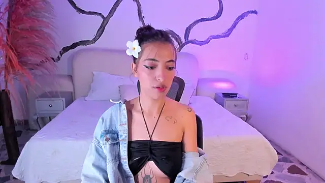 Snapshot of AlliceRosero chatting on October 2, 2025, 4:41 am AlliceRosero online show from October 2, 2025, 4:41 am